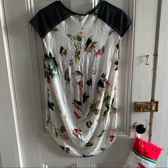 Vera Wang Floral Top - Picture 12 of 12